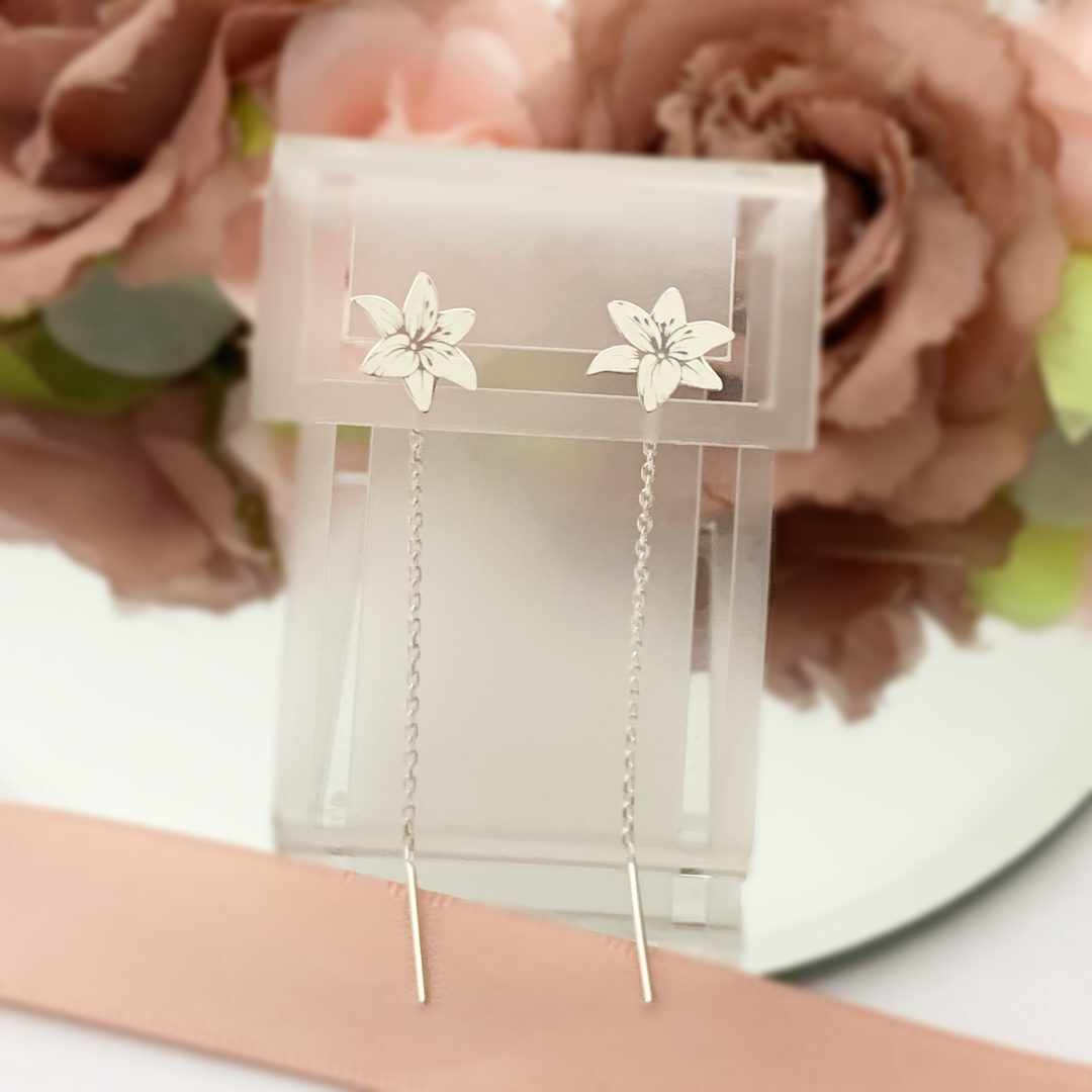 Cercei cu floare – model crin din argint 925 pentru dama